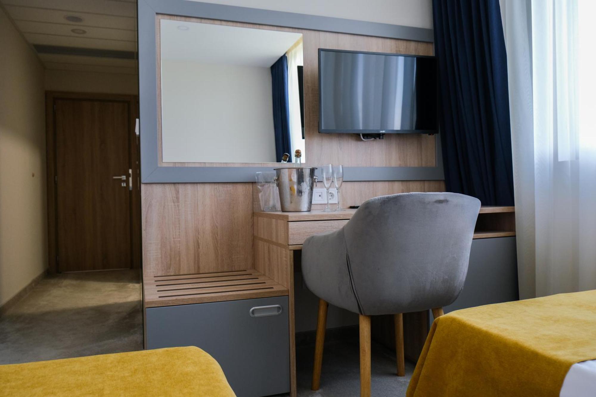 Sps Hotel Plovdiv Luaran gambar